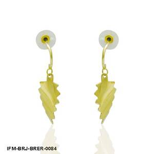 Boucles d'oreilles pendantes en laiton torsadé doré, faites à la main, avec revêtement anti-ternissement, légères, contemporaines et tendance - Product Image 1
