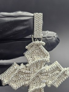 Colgante de cruz personalizado con moissanita VVS, plata 925, colgante estilo hip hop, colgante de fe cristiana, joyería religiosa para hombres y mujeres - Product Image 2