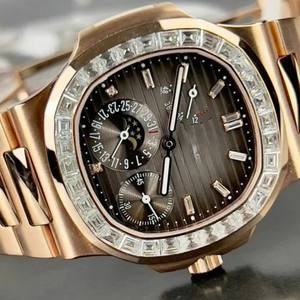 Reloj de lujo personalizado con diamantes de moissanita, esfera con números romanos, estilo bust down con diamantes baguette, precio al por mayor, reloj para hombre - Product Image 5