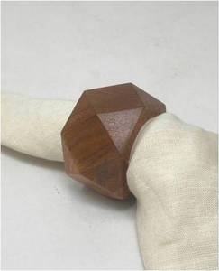 Lots de bagues de serviette en bois modernes gravées avec des mots inspirants pour mariage, écologiques et durables - Product Image 5