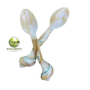 Cuillère en nacre en gros, idéale pour le caviar gris et les œufs de saumon, cuillère à huîtres gravée sur mesure, accessoires de cuisine nautiques de luxe - Product Image 1