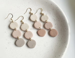 Pendientes de declaración de resina exquisitamente elaborados, colección de superioridad inigualable - Product Image 2