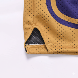Pantalones cortos de baloncesto de malla con logo impreso personalizado en color sólido para hombre, transpirables, con cordón ajustable, estilo retro. - Product Image 2