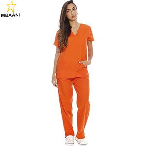 Ensemble d'uniformes médicaux pour femmes : Blouse de travail à col en V classique et pantalon de jogging style yoga - Product Image 1