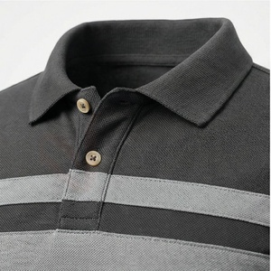 Polo à manches courtes pour homme, noir, avec design rayé gris, tricoté, coupe décontractée régulière - Product Image 4