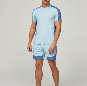 Conjunto Deportivo de Verano para Hombre, Camiseta de Cuello Redondo y Pantalones Cortos, Color Azul Claro con Bloques de Color, Secado Rápido, Ligero, Poliéster - Product Image 1