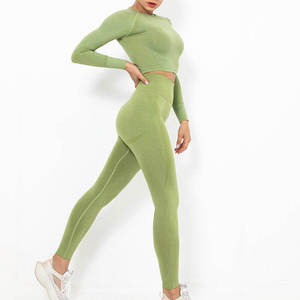 Conjunto de yoga para mujer con elasticidad flexible y un acabado elegante para rendimiento y estilo diario. - Product Image 4