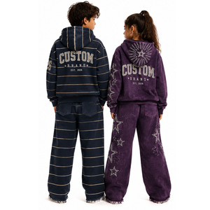 Ensemble survêtement homme personnalisé avec logo, effet vieilli et déchiré, 2 pièces : sweat à capuche zippé à étoiles en strass et rayures, et pantalon de survêtement effiloché - Product Image 6