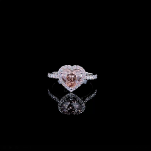 Anillo de Diamantes Rosa Intenso con Corte Corazón y Halo – Anillo de Compromiso Romántico de Lujo con Banda Pavé, Joyería de Diamantes - Product Image 1
