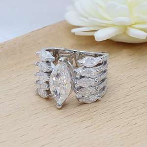 Anillo de cóctel de cinco filas con moissanita de corte marquesa de 3.00 CT, de plata de ley 925, moderno, para compromiso, boda, aniversario, regalo de fiesta - Product Image 1