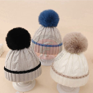 Gorro Unisex Cálido de Lana 100% Tejido a Mano, Grueso, Suave, Transpirable e Impermeable para Exteriores y Clima Frío - Product Image 6