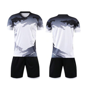 ชุดเสื้อฟุตบอลชายแบบกำหนดเองพร้อมกางเกงขาสั้น - ระบายอากาศได้ดี แห้งเร็ว ผ้าโพลีเอสเตอร์ 180 กรัม ชุดฟุตบอลพิมพ์ลายดิจิทัล ปรับแต่งชื่อได้ - Product Image 2