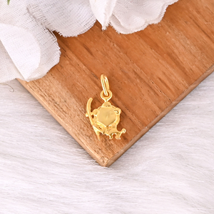 Colgante de León Pequeño y Exclusivo en Latón Chapado en Oro con Circonita, Joyería Hecha a Mano para Mujeres y Niñas - Product Image 5