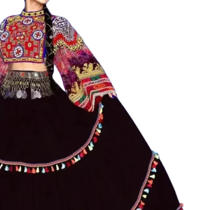 เสื้อครอปท็อปแบบดั้งเดิมของชาวอัฟกันชนเผ่ากุจิ พร้อมงานปักลายโมเสกหลากสี และกระโปรงทรงวงกลมสีดำประดับพู่และสีเงิน - Product Image 2