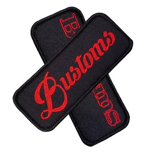 Écusson thermocollant en toile brodée Bustoms Racing Team avec strass, design rectangulaire noir, rouge et blanc pour chapeaux et cadeaux - Product Image 3