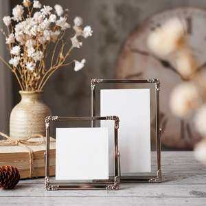Cadre photo en métal fait main, minimaliste, décoration de table moderne, cadeau d'anniversaire pour elle, souvenir unique pour la maison - Product Image 2
