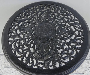 Mesa auxiliar de jardín de hierro estilo victoriano – Mueble de exterior resistente a la intemperie con un decorativo diseño floral. - Product Image 5