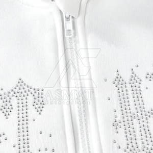 Sudadera con capucha y cremallera con pedrería brillante para mujer, adornada con cristales, color blanco glamuroso. - Product Image 2