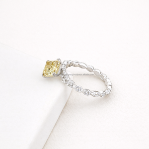 Anillo de Compromiso de Moissanita de Diseño Único para Mujer, Creado para Looks Nupciales Sofisticados, Disponible al Mejor Precio del Mercado - Product Image 3