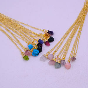 สร้อยคอปรับระดับได้ประดับพลอยเพอริดอทดิบธรรมชาติสำหรับเธอ เครื่องประดับทองเหลืองชุบทองทันสมัย - Product Image 6