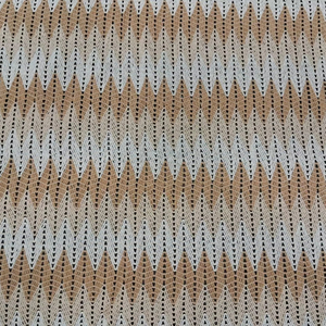 Tela de Yute Tejida a Crochet, Blanca y Beige, Directo de Fábrica, Patrón Chevron, Material de Crochet Suave y Ligero - Product Image 1