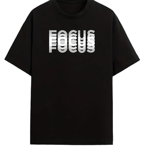 T-shirt noir à manches courtes pour homme avec motif lettre imprimé en relief, col rond, coupe décontractée, en jersey de coton - Product Image 1