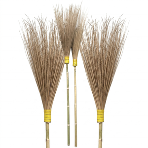 Balai à feuilles de coco pour jardin extérieur avec manche en bois et fibres de coco - Product Image 3
