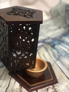 Quemador de Incienso de Madera de Pino Árabe Hecho a Mano, Difusor Aromático Hexagonal, Ecológico, 100% Natural, para Uso Religioso - Product Image 1