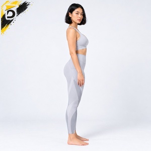 Ensemble de yoga élégant pour femmes, tissu léger, coupe moderne, idéal pour le yoga, le pilates, la course à pied, l'entraînement et les tenues décontractées actives - Product Image 4