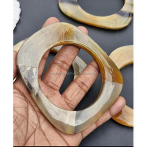 Juego de brazaletes de cuerno SpiralTrace | Brazaletes de patrón espiral grabados sutiles en pulido natural | Diseño artesanal clásico - Product Image 6