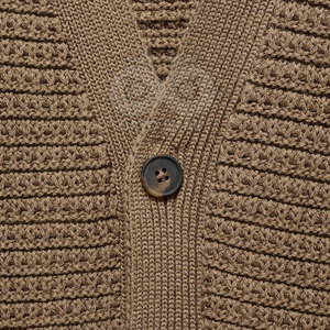 Pull cardigan classique en tricot pour homme, boutonné devant, manches longues, design décontracté, doux et confortable, à porter au quotidien - Product Image 6