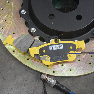 Kit de freinage D1Spec Tuning avec étrier de frein rouge et disque de rotor surdimensionné arrière pour Ford Focus MK2 MK3 MK4 - Product Image 3