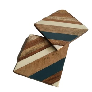 Juego de 4 posavasos de resina de madera hechos a mano, diseño de patrón de línea tejida, soporte de alfombrilla de escritorio multimaterial para té, cerveza, cartón para servir - Product Image 1