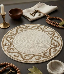 Vente directe d'usine Inde : Sets de table vintage de luxe en rotin écologiques, brodés de perles de verre blanches et grises par Blossom Craft India - Product Image 4