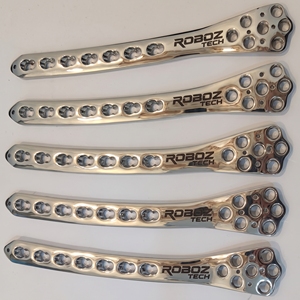 ROBOZ TECH Placa de Bloqueo Femoral Distal II, 5 Orificios, 6mm de Grosor, Tornillos de Cabeza Ancha de 16mm, Implante Veterinario Manual de 7.3mm - Product Image 3