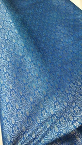 Tissu jacquard brocart tissé à motif de feuilles métalliques pour vêtements féminins, matière en soie de poids moyen - Product Image 3