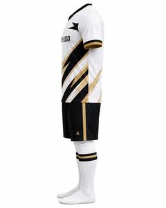 Ensemble de football haut de gamme avec graphismes sublimés, maillot athlétique à col en V, short coordonné, 100 % polyester respirant - Product Image 5