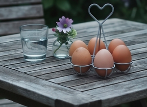 Heart Design Metal Egg Holder Stand For Six Eggs Grey Powder Coated Iron Kitchenware <b>Tabletop</b> <b>Storage</b> Rack For Home Use - Product Image 5