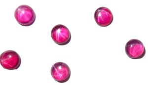 Rubis étoilé transparent rond 5x5 mm 1 carat, cabochon poli créé en laboratoire avec effet étoile à 6 branches pour la fabrication de bijoux - Product Image 5