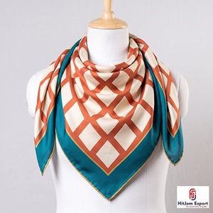 Écharpe longue imprimée de luxe en tissu doux, personnalisation de marque, étiquette blanche, fabricant textile OEM ODM, vente en gros - Product Image 1