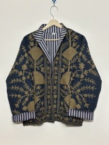 Veste bomber ethnique en velours brodé Suzani pour femmes, faite à la main, en coton, pour l'hiver, respirante et écologique - Product Image 1