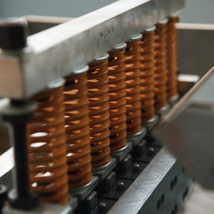 Machine de traitement du noix de cajou à 8 lames de la marque Daniel Company, 220V-380V, capacité 200-250kg/h, qualité supérieure - Product Image 1