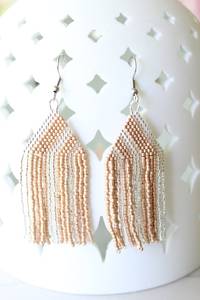 Boucles d'oreilles pendantes faites à la main de style bohème avec perles de rocaille pour femmes et filles, nouveaux bijoux tendance pour les fêtes et les cadeaux - Product Image 5