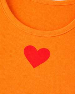 Conjunto de dos piezas casual para mujer: top corto acanalado y shorts con cordón, naranja brillante con estampado de corazón rojo, personalizado. - Product Image 5