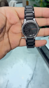 Reloj de cuarzo para hombre de lujo en acero inoxidable negro con bisel de diamantes de imitación plateados, esfera de 40 mm y correa de 20 mm. - Product Image 3