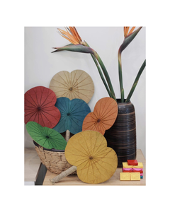 LOS ABANICOS DE MANO PLEGABLES CON FORMA DE HOJA DE LOTO SON PERFECTOS PARA EL VERANO Y EXCELENTE PARA DECORAR TIENDAS Y RESTAURANTES A UN BUEN PRECIO. - Product Image 1