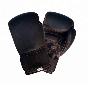 Gants d'entraînement de boxe professionnels en cuir durable avec logo personnalisé et support de poignet pour sac de frappe, fitness, sparring et frappe puissante - Product Image 3