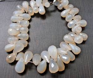 ลูกปัดหินแคลเซโดนีสีขาวธรรมชาติทรงหยดน้ำเจียระไนแบบเหลี่ยม สำหรับทำเครื่องประดับแฮนด์เมด - Product Image 6