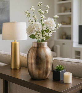 Jarrón Metálico Moderno Hecho a Mano en Bronce Plateado, Recipiente Ovalado Texturizado para Flores, Centro de Mesa de Lujo para Sala de Estar, Adorno de Mesa - Product Image 4