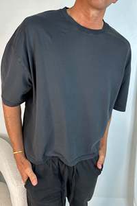เสื้อยืดทรงบ็อกซี่แบบครอปพิเศษสำหรับผู้ชาย ผ้าฝ้าย 100% เนื้อหนา ทรงไหล่ตก สไตล์สตรีทแวร์ เสื้อยืดเปล่าสำหรับทำแบรนด์ส่วนตัว เสื้อผู้ชาย - Product Image 4